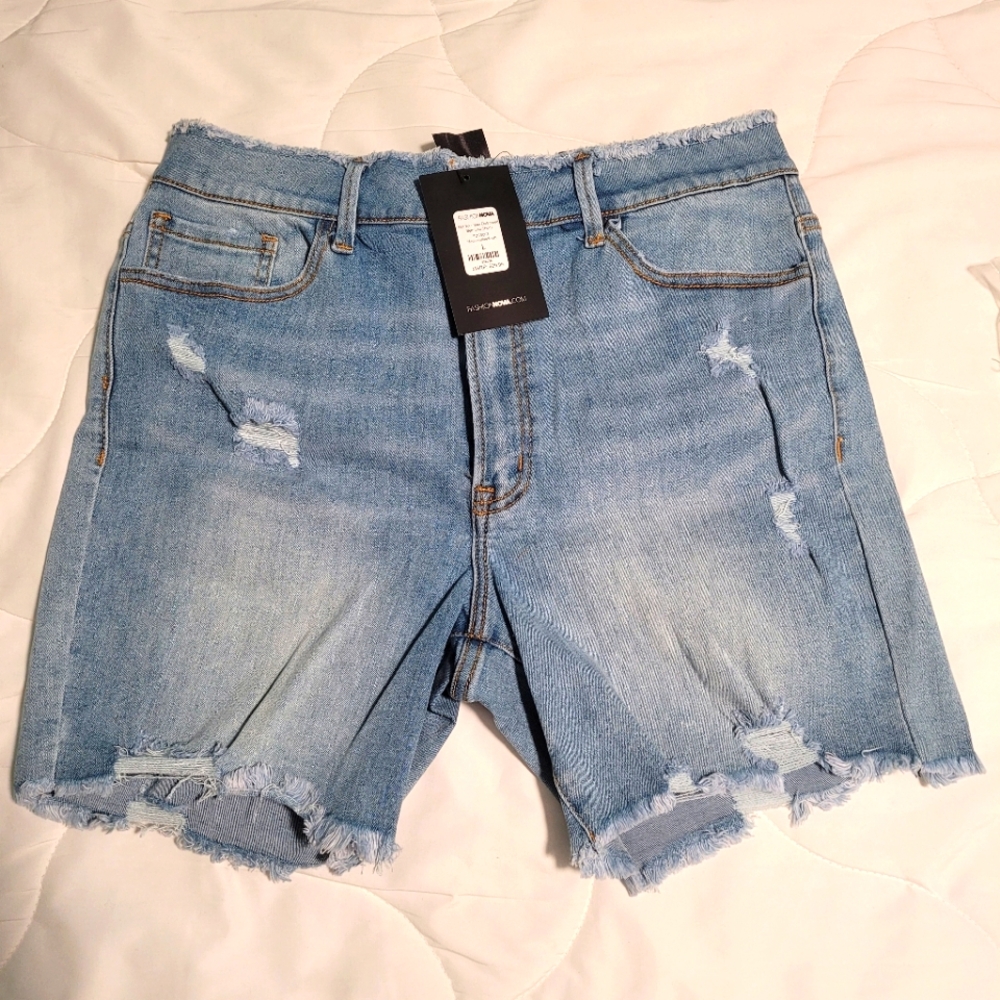 Fashion Nova Got Your Man Distressed Denim Shorts Size Large NWT